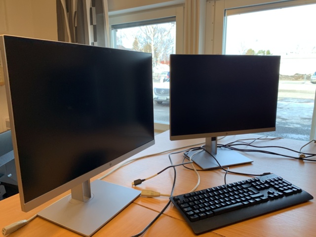 992594-5 Office furniture: Electric raise/lower desk, 4 HP 24" computer monitors, wall shelves, etc.