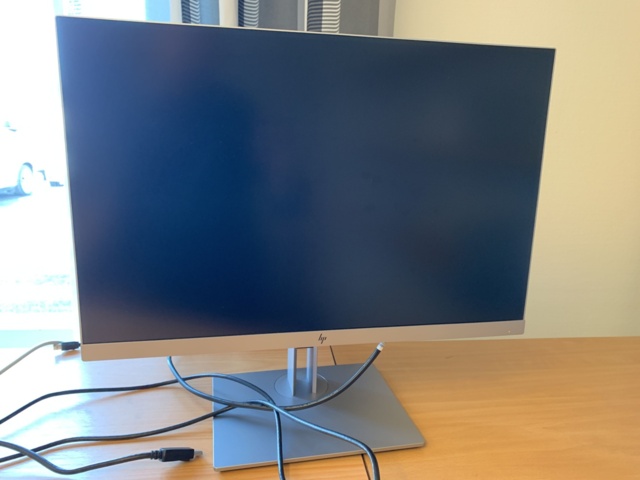 992594-6 Office furniture: Electric raise/lower desk, 4 HP 24" computer monitors, wall shelves, etc.