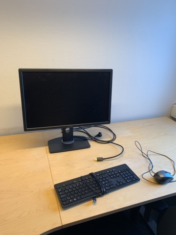 992614-6 Office furniture: Electric raise/lower desk, office chair, bookshelves, computer monitor etc