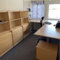 992643-1 Office furniture: Electric raise/lower desk, office chair, bookshelves, whiteboard