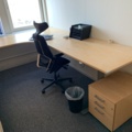 992643-2 Office furniture: Electric raise/lower desk, office chair, bookshelves, whiteboard