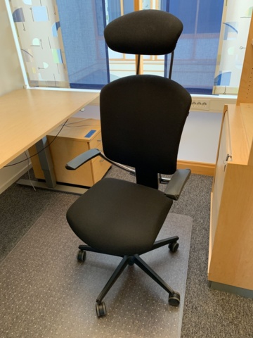 992646-3 Office furniture: Electric raise/lower desk, office chair, bookshelf