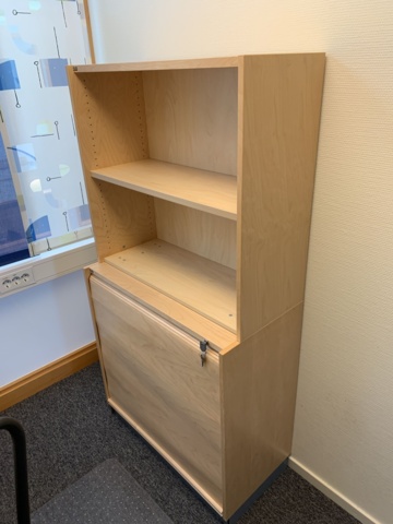992646-5 Office furniture: Electric raise/lower desk, office chair, bookshelf