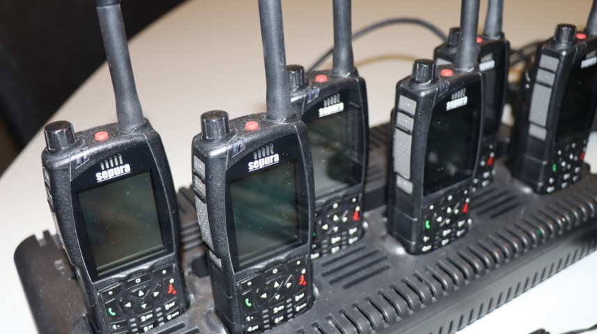 931124-8 Parti two-way radio, Sepura and others.