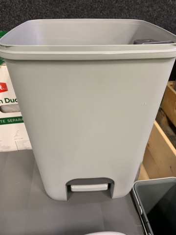 1014683-5 Assortment of dustbins & sorting bins