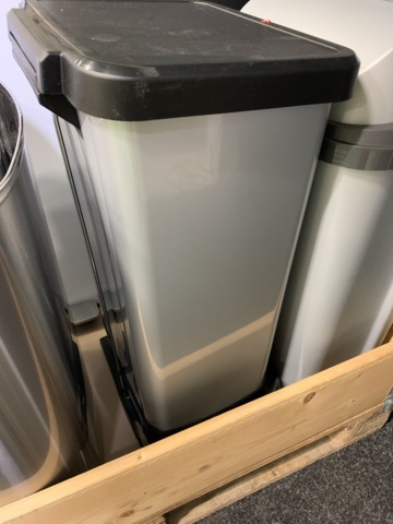 1014683-16 Assortment of dustbins & sorting bins