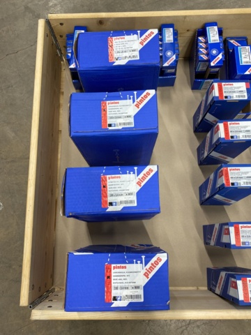 1014721-2 Hammer nails, diving nails & cardboard banded comb nails from Pintos