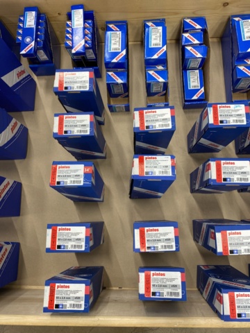 1014721-3 Hammer nails, diving nails & cardboard banded comb nails from Pintos