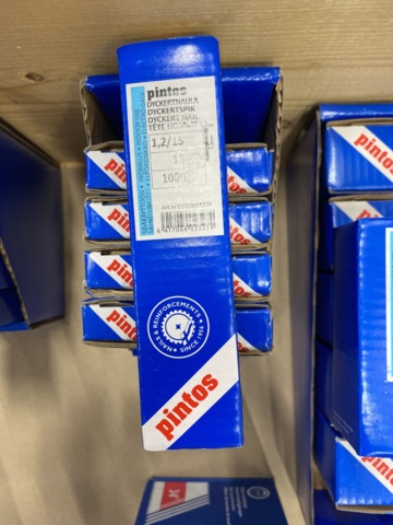 1014721-12 Hammer nails, diving nails & cardboard banded comb nails from Pintos