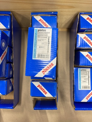 1014721-14 Hammer nails, diving nails & cardboard banded comb nails from Pintos