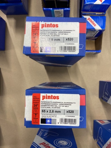 1014721-18 Hammer nails, diving nails & cardboard banded comb nails from Pintos