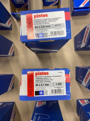 1014721-22 Hammer nails, diving nails & cardboard banded comb nails from Pintos