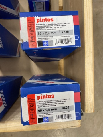 1014721-26 Hammer nails, diving nails & cardboard banded comb nails from Pintos