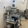 998455-3 Kitchen utensils, crockery, canteens, glasses, cutlery, etc.
