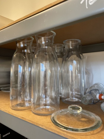 998455-5 Kitchen utensils, crockery, canteens, glasses, cutlery, etc.