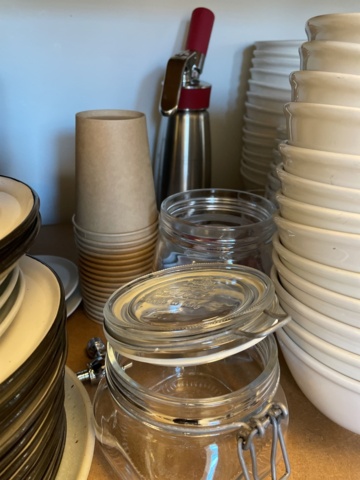 998455-19 Kitchen utensils, crockery, canteens, glasses, cutlery, etc.