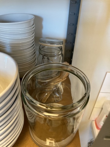 998455-20 Kitchen utensils, crockery, canteens, glasses, cutlery, etc.