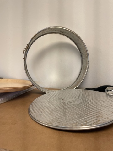 998455-22 Kitchen utensils, crockery, canteens, glasses, cutlery, etc.