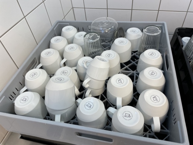 998455-34 Kitchen utensils, crockery, canteens, glasses, cutlery, etc.