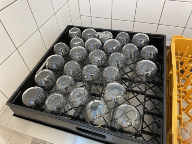 998455-36 Kitchen utensils, crockery, canteens, glasses, cutlery, etc.