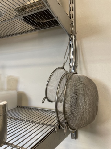 998455-40 Kitchen utensils, crockery, canteens, glasses, cutlery, etc.