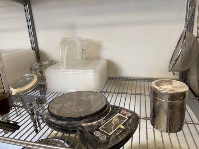 998455-41 Kitchen utensils, crockery, canteens, glasses, cutlery, etc.