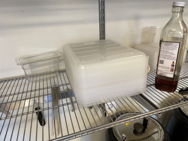 998455-42 Kitchen utensils, crockery, canteens, glasses, cutlery, etc.