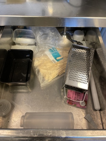998455-55 Kitchen utensils, crockery, canteens, glasses, cutlery, etc.