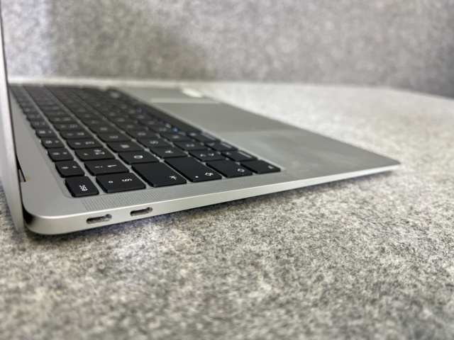 962814-5 MacBook Air (Retina, 13-inch, 2020)