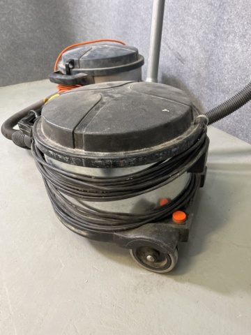 962819-4 Dammsugare, 2 st, Nilfisk och Euroclean