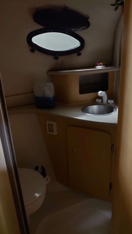 984298-15 Regal 242 Commodore