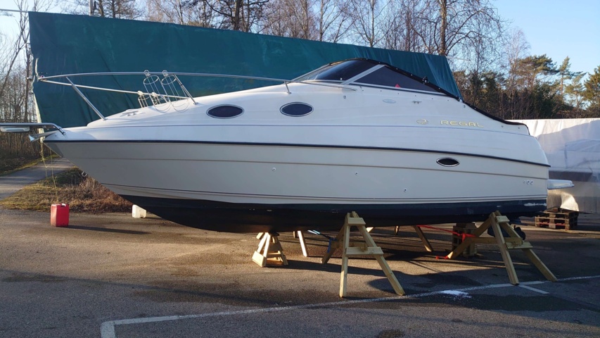 984298-4 Regal 242 Commodore