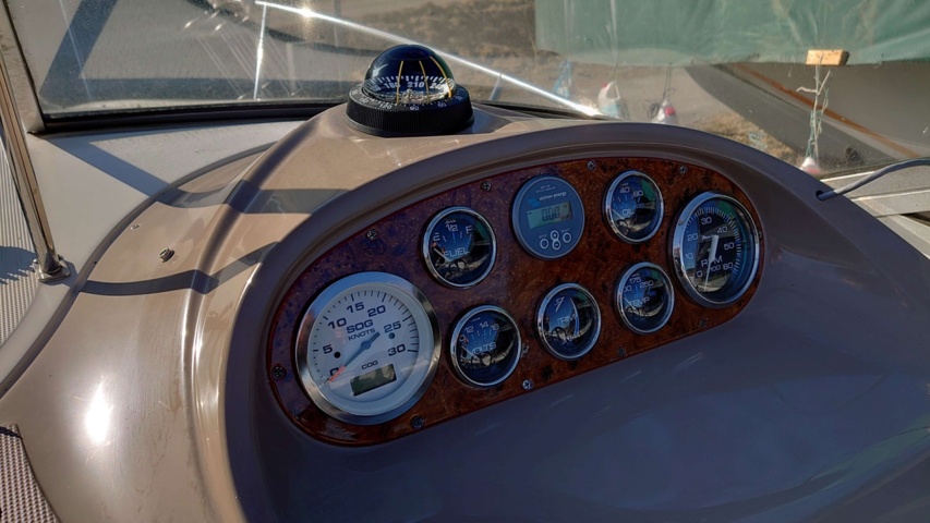 984298-12 Regal 242 Commodore