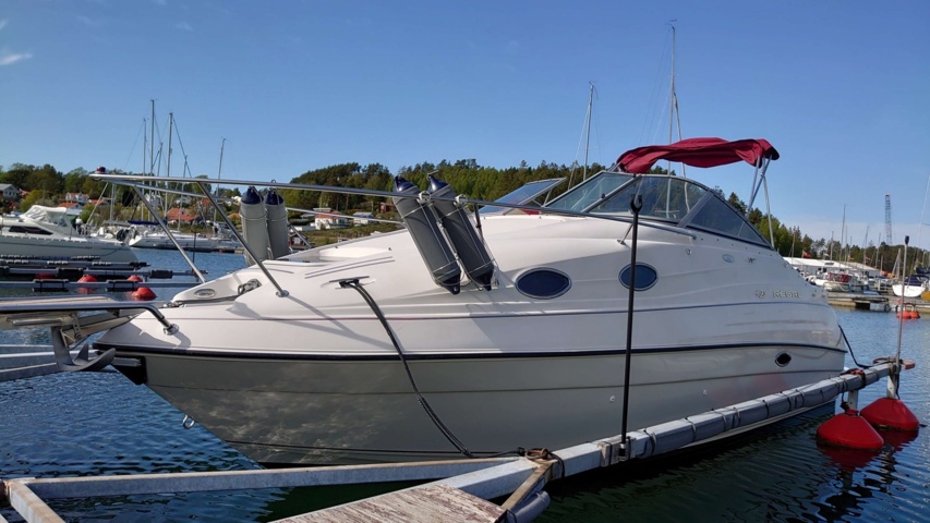 984298-7 Regal 242 Commodore