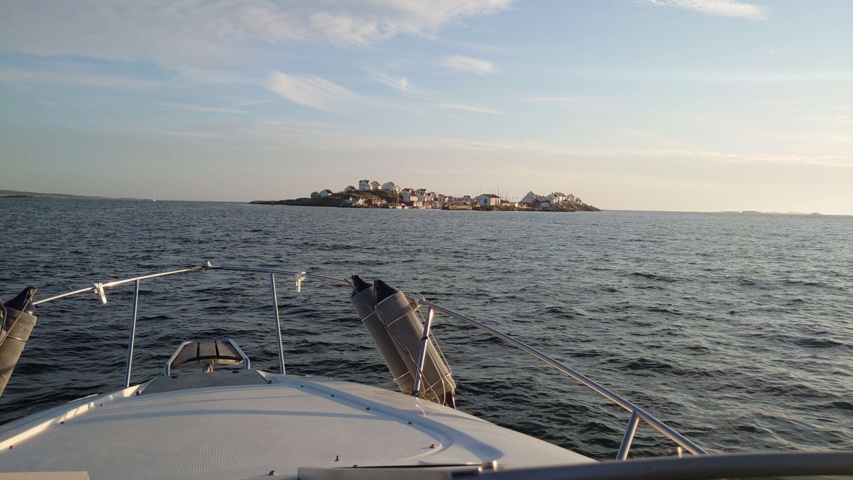 984298-21 Regal 242 Commodore