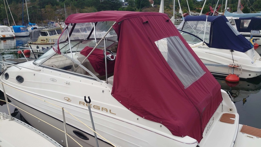 984298-8 Regal 242 Commodore