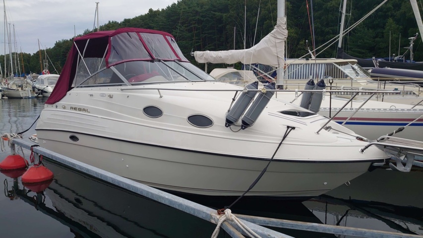 984298-9 Regal 242 Commodore