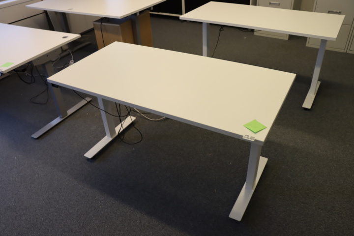 931200-1 Raised/retractable desk 140x70