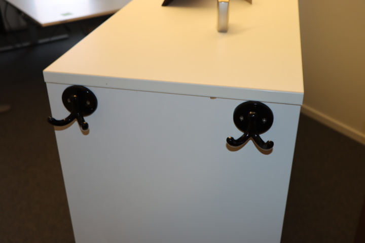 931210-7 2 storage cabinets on wheels