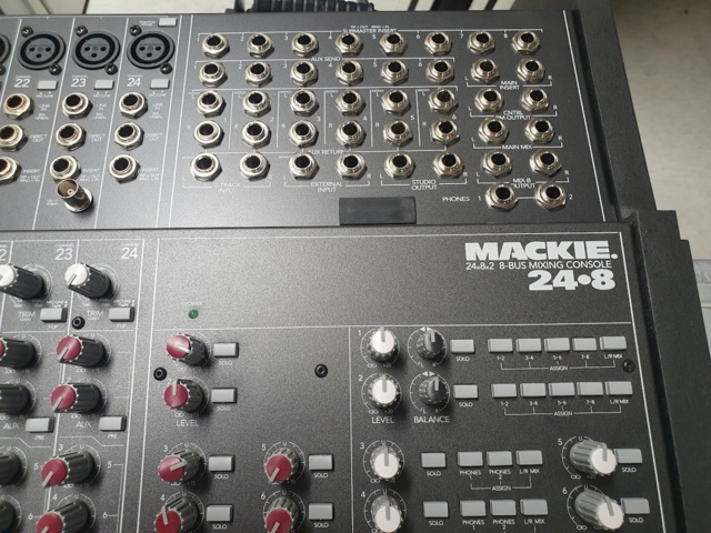 1014569-2 Mackie 24x8x2 8-bus Mixing Console virtalähteellä - Ei pohjahintaa