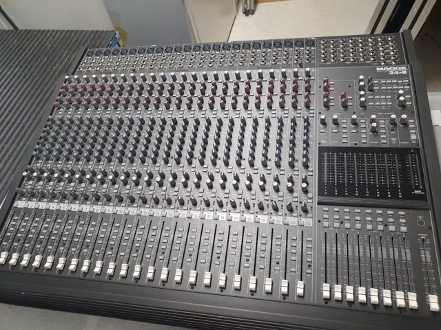 1014569-1 Mackie 24x8x2 8-bus Mixing Console virtalähteellä - Ei pohjahintaa