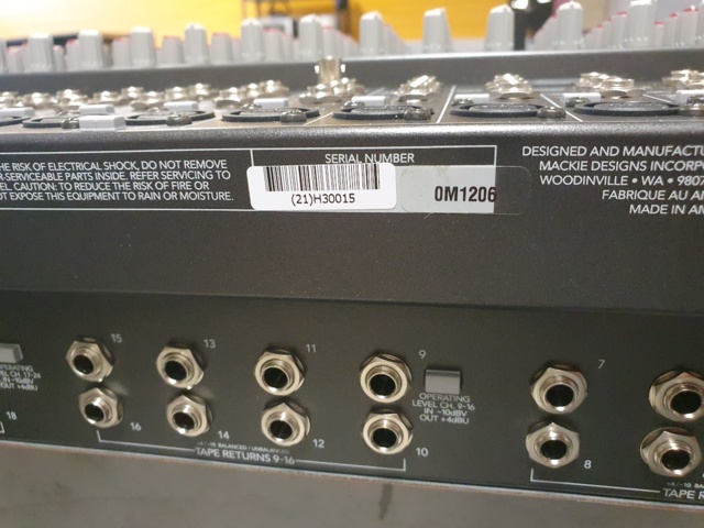 1014569-3 Mackie 24x8x2 8-bus Mixing Console virtalähteellä - Ei pohjahintaa