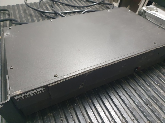 1014569-4 Mackie 24x8x2 8-bus Mixing Console virtalähteellä - Ei pohjahintaa