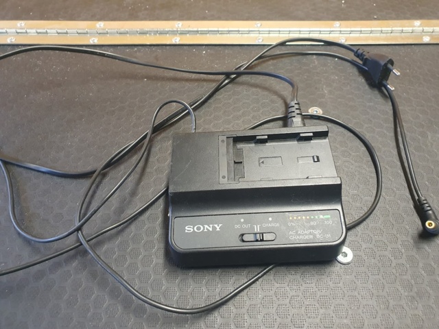 1014575-1 Sony BC-U1 laturi