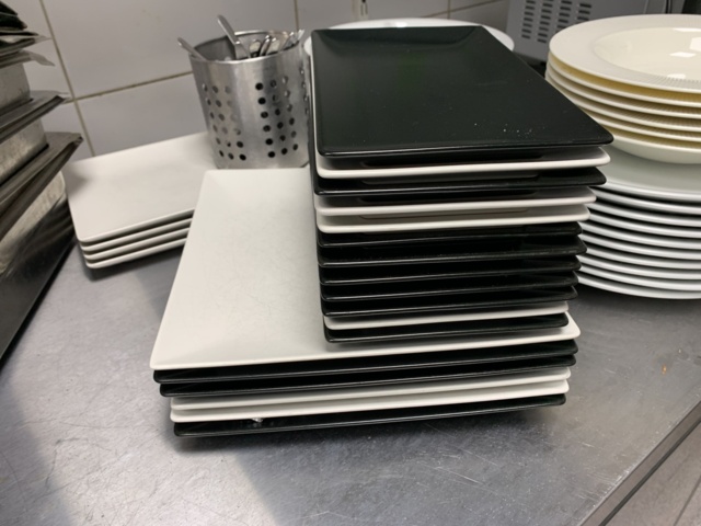 992658-4 Microwave, plates