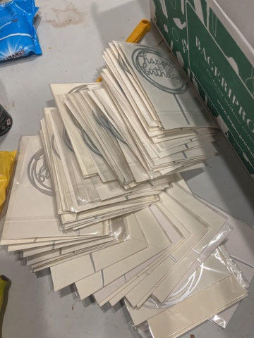 990156-4 Cake-making accessories / Balloons, disposable products, etc