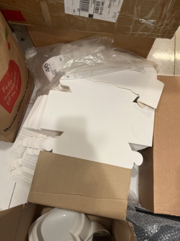 990156-7 Cake-making accessories / Balloons, disposable products, etc