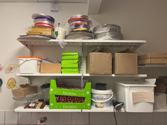 990156-28 Cake-making accessories / Balloons, disposable products, etc