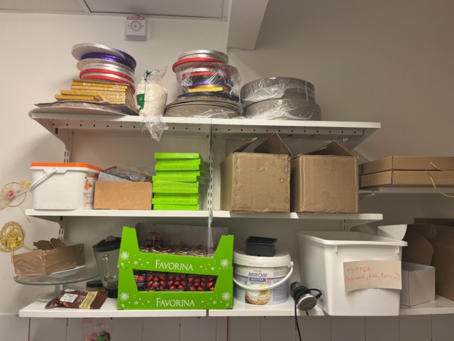 990156-29 Cake-making accessories / Balloons, disposable products, etc