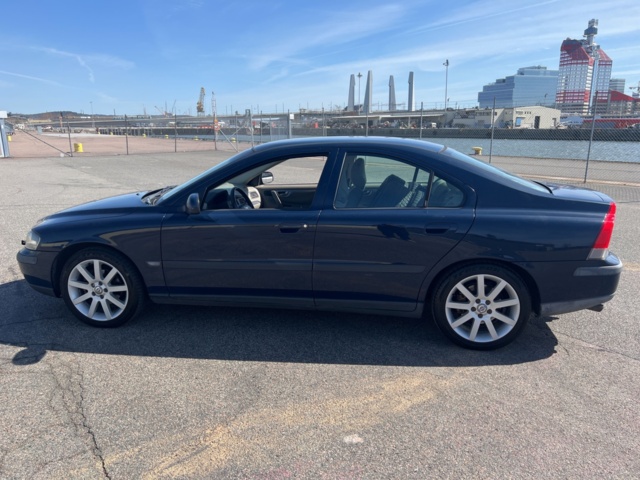 980442-2 Volvo S60 2.4 - 2001